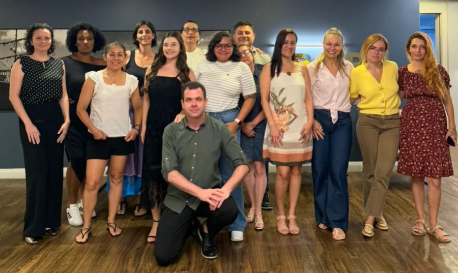 Turma de formação em Apometria Kabalística reunida em sala